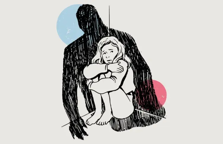 Truende mann st&aring;r over en kvinne som er redd