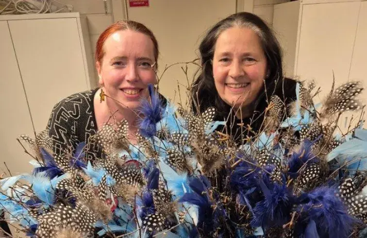 To damer med fastelavnsris fra Frognerparken Sanitetsforening