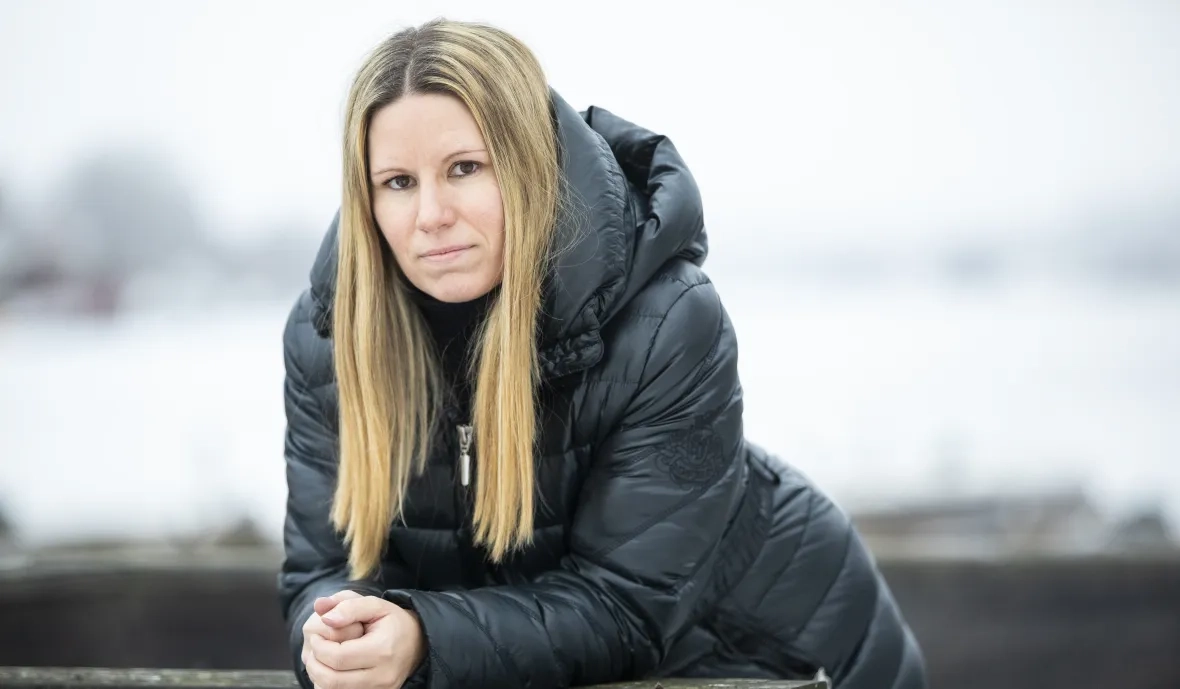 Trist kvinne etter &aring; ha f&aring;tt f&oslash;dselsskader