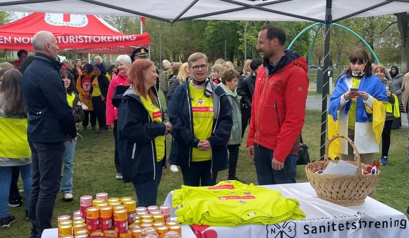 HKH Håkon besøker Drammen Sanitetsforening på Verdens aktivitetdag