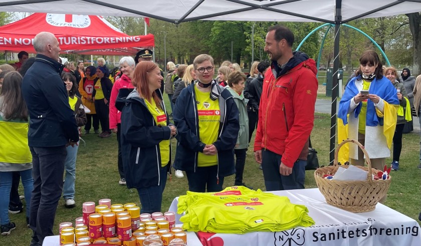 HKH Håkon besøker Drammen Sanitetsforening på Verdens aktivitetdag