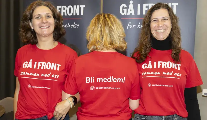 Tshorter med g&aring; i front sammen med oss