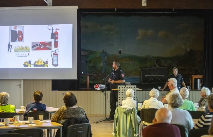 Lokalt brannvesen p&aring; trygghetstreff i Lier
