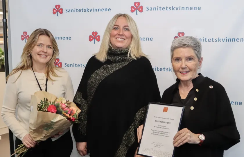 Sanitetskvinnene f&aring;r pris av Parat